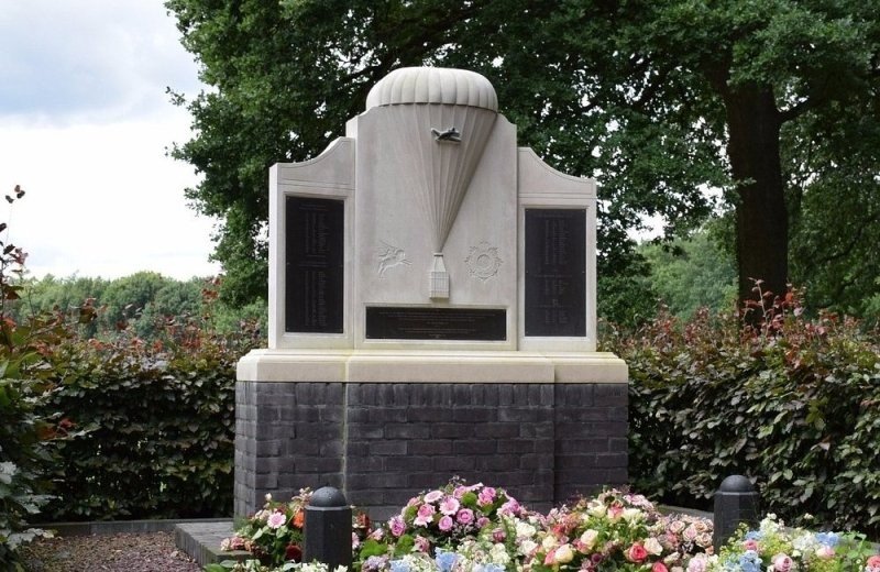 Vlakbij het monument 1